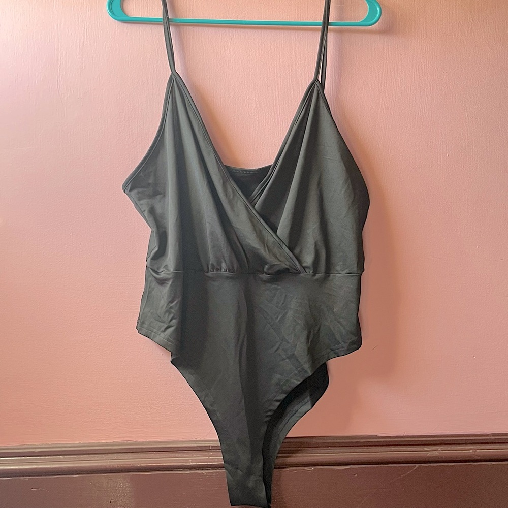 🆕Shein Curve 2X Black Vneck Bodysuit💃🏽